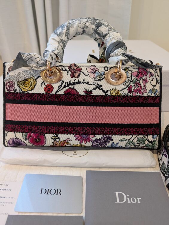 Lady D-Joy バッグ ミディアム（ブランドバッグ）の商品画像 - 査定依頼日：2025年11月28日 - 最高査定価格：300,000円