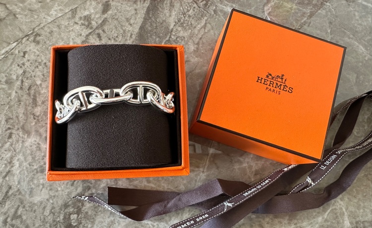 エルメス シェーヌダンクルTGM ブレスレット 010コマ 925   新品未使（金・貴金属）の商品画像 - 査定依頼日：2025年9月12日 - 最高査定価格：250,000円