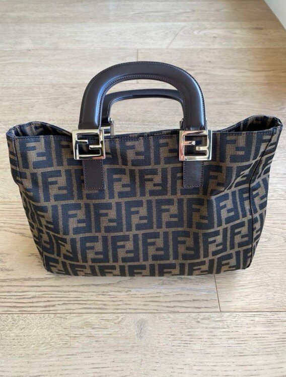 フェンディ ハンドバッグ ズッカ マンマ（ブランドバッグ）の商品画像 - 査定依頼日：2025年4月17日 - 最高査定価格：40,000円