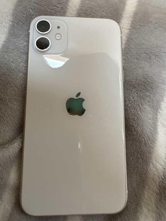 iPhone iPhone11 128GB au（スマホ）の商品画像 - 査定依頼日：2026年6月24日 - 最高査定価格：20,500円