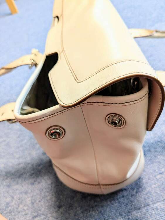 白コーチ9636（ブランドバッグ）の商品画像 - 査定依頼日：2025年2月13日 - 最高査定価格：4,000円