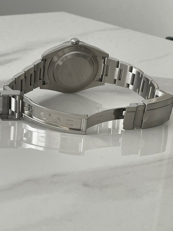 ロレックス エクスプローラー 21427（高級時計）の商品画像 - 査定依頼日：2024年12月30日 - 最高査定価格：860,000円