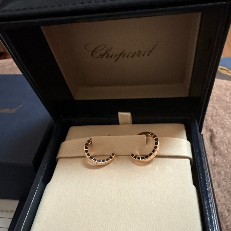 ショパール　アイスキューブピアス（金・貴金属）の商品画像 - 査定依頼日：2025年4月17日 - 最高査定価格：150,000円