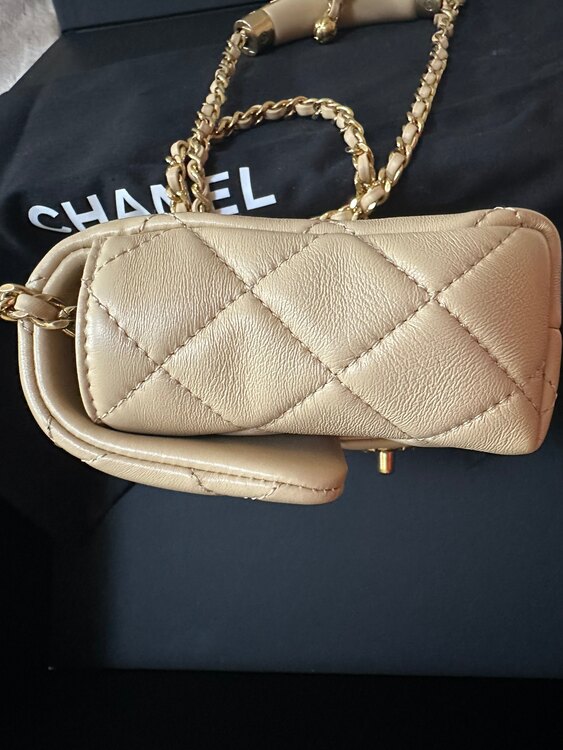 マトラッセ　フラップバッグ（ブランドバッグ）の商品画像 - 査定依頼日：2025年4月28日 - 最高査定価格：500,000円