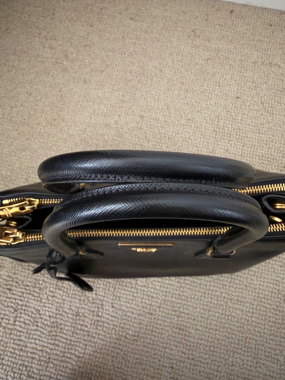 プラダ  （ブランドバッグ）の商品画像 - 査定依頼日：2025年12月16日 - 最高査定価格：100,000円