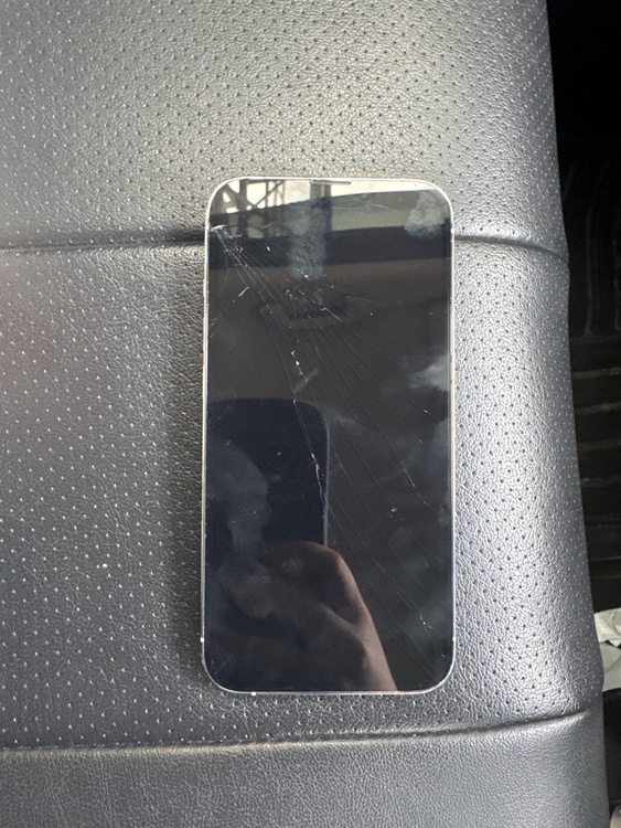 iPhone 13 Pro 128GB docomo（スマホ）の商品画像 - 査定依頼日：2026年1月22日 - 最高査定価格：28,000円