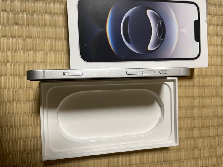 iPhone１６e  １２８GB（スマホ）の商品画像 - 査定依頼日：2026年4月26日 - 最高査定価格：65,000円