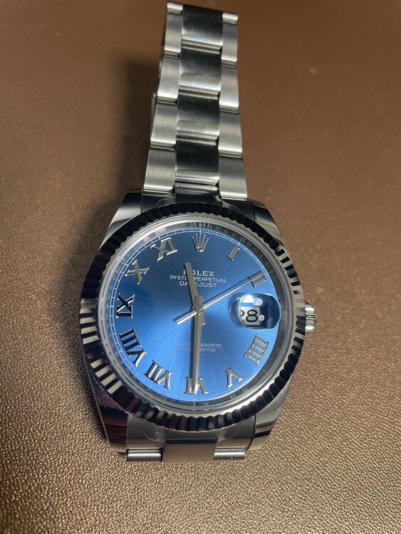 ロレックス デイトジャスト オイスター、41 mm、オイスタースチール＆ホワイトゴールド（高級時計）の商品画像 - 査定依頼日：2025年12月28日 - 最高査定価格：2,050,000円