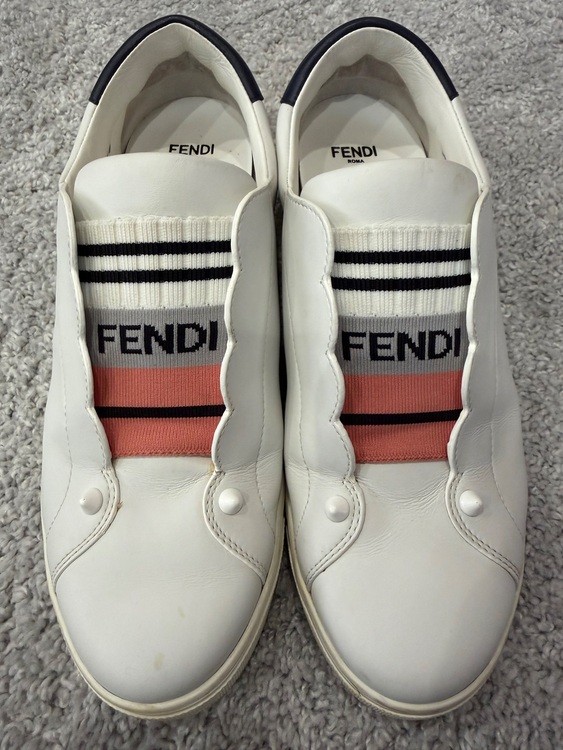 フェンディ  （ブランドバッグ）の商品画像 - 査定依頼日：2025年9月27日 - 最高査定価格：18,000円