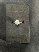 ダイヤ指輪　1、5カラット（金・貴金属）の商品画像 - 査定依頼日：2025年9月30日 - 最高査定価格：500,000円