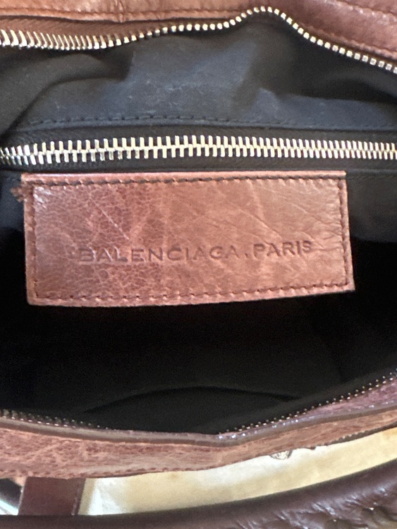 バレンシアガ  （ブランドバッグ）の商品画像 - 査定依頼日：2025年10月2日 - 最高査定価格：100,000円