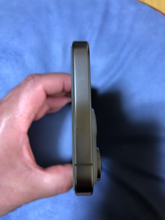 iPhone 15 Pro Max 256GB SIMフリー（スマホ）の商品画像 - 査定依頼日：2026年4月14日 - 最高査定価格：100,000円