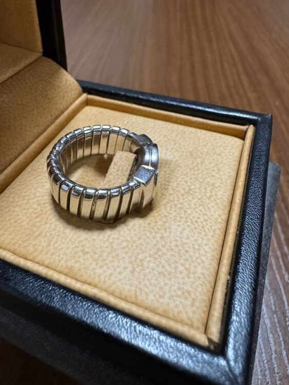 ブルガリブルガリ トゥボガス オニキス リング　ホワイトゴールド（金・貴金属）の商品画像 - 査定依頼日：2024年12月15日 - 最高査定価格：150,000円