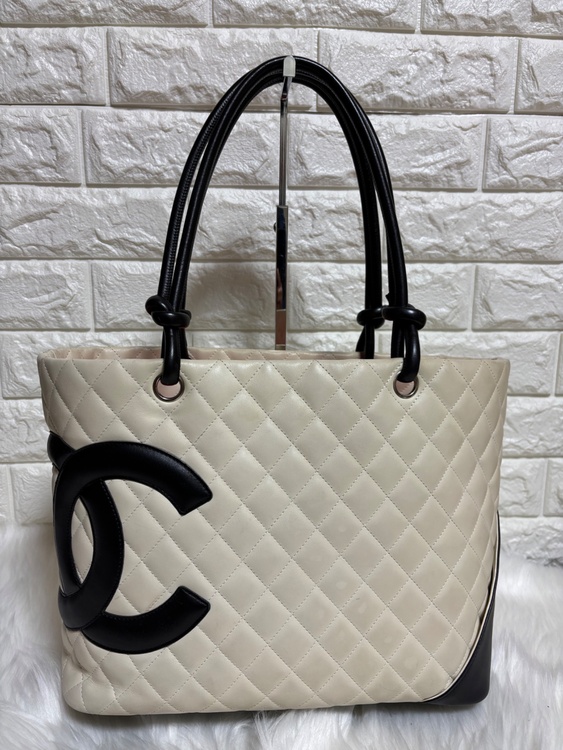 CHANEL カンボンライン トートーバッグ ホワイト（ブランドバッグ）の商品画像 - 査定依頼日：2025年12月7日 - 最高査定価格：220,000円