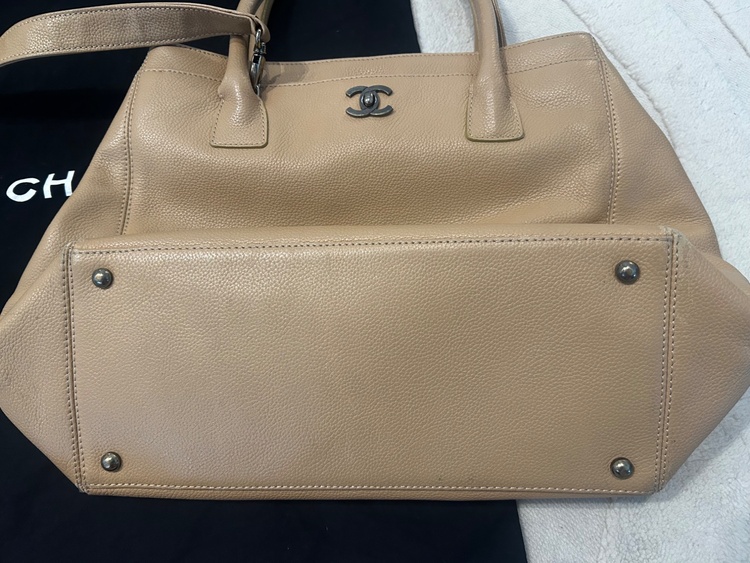 CHANELベージュトートバッグ（ブランドバッグ）の商品画像 - 査定依頼日：2026年8月11日 - 最高査定価格：285,000円