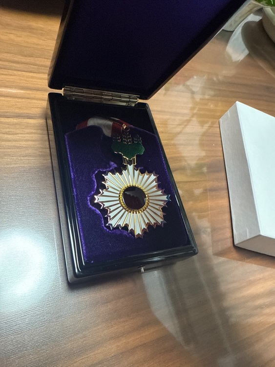 旭日中綬章　メダル（美術品・骨董品）の商品画像 - 査定依頼日：2025年11月15日 - 最高査定価格：30,000円