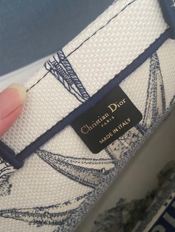 ブックトート ネイビー（ブランドバッグ）の商品画像 - 査定依頼日：2023年8月25日 - 最高査定価格：270,000円