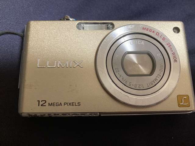 LUMIX DMC-FX40（カメラ）の商品画像 - 査定依頼日：2025年5月31日 - 最高査定価格：3,700円