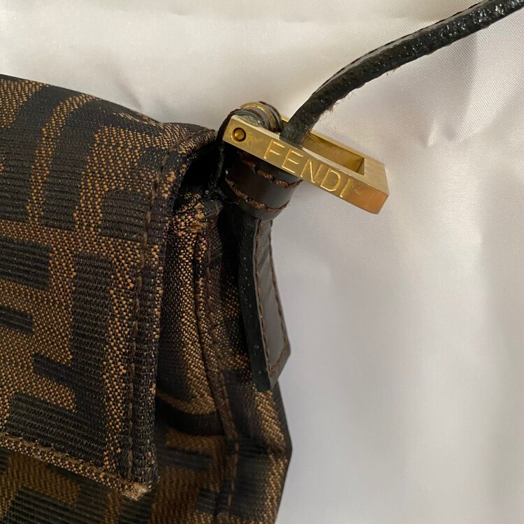 フェンディ  （ブランドバッグ）の商品画像 - 査定依頼日：2025年4月30日 - 最高査定価格：100,000円