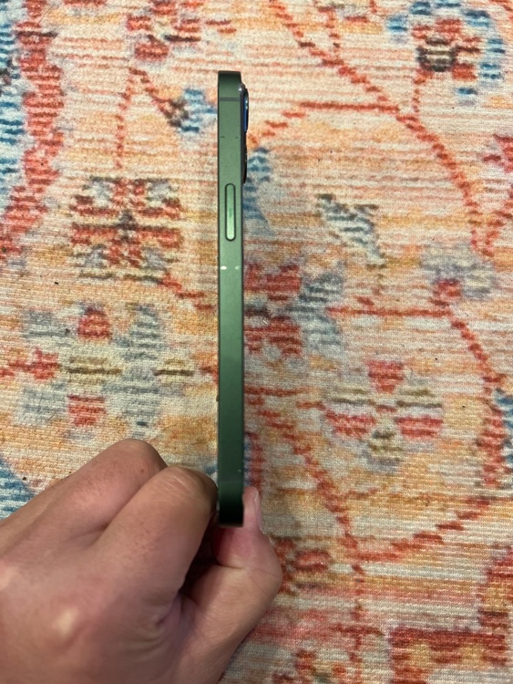 iPhone13（スマホ）の商品画像 - 査定依頼日：2026年3月8日 - 最高査定価格：20,000円