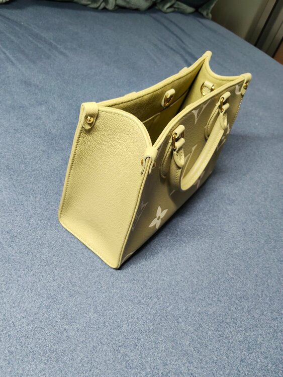 オンザゴーPM モノグラムアンプラント　カーキクレームM46647（ブランドバッグ）の商品画像 - 査定依頼日：2026年1月7日 - 最高査定価格：300,000円