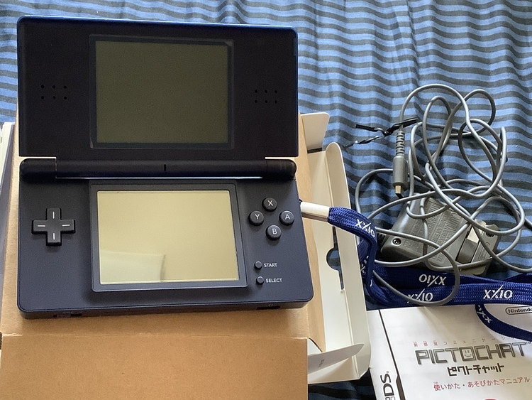 DSLITEエナメルネイビー（ゲーム機本体・ゲームソフト）の商品画像 - 査定依頼日：2022年6月7日 - 最高査定価格：1,000円