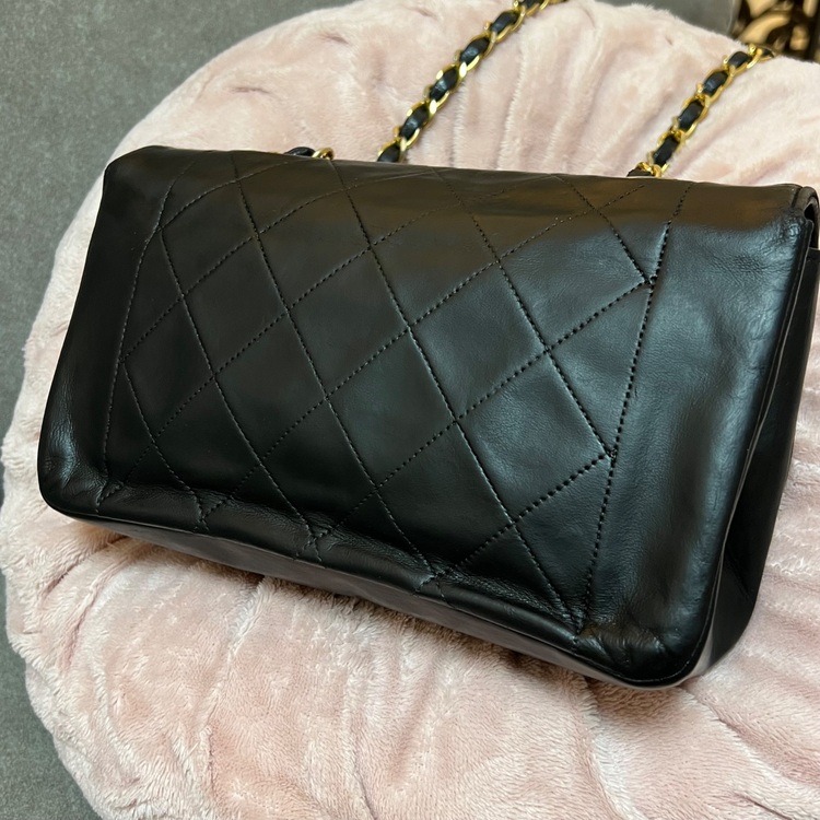 CHANEL ダイアナ マトラッセ　チェーンショルダー（ブランドバッグ）の商品画像 - 査定依頼日：2025年10月14日 - 最高査定価格：450,000円