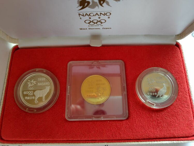 長野冬季オリンピック記念硬貨セット（金・貴金属）の商品画像 - 査定依頼日：2025年6月7日 - 最高査定価格：265,000円