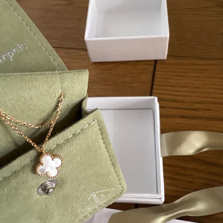 ヴァンクリーフ&アーペルネックレス（金・貴金属）の商品画像 - 査定依頼日：2025年9月12日 - 最高査定価格：210,000円