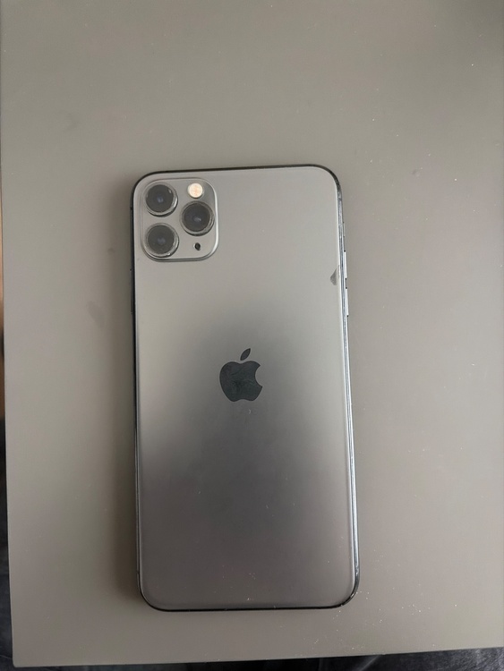 iPhone11 Pro Max 256GB docomo（スマホ）の商品画像 - 査定依頼日：2026年5月16日 - 最高査定価格：100,000円