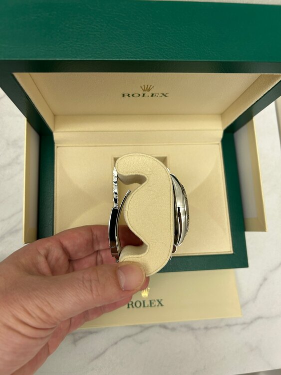 デイトジャスト 126334 [ジュビリーブレス ブラック]ダイヤ（高級時計）の商品画像 - 査定依頼日：2025年1月5日 - 最高査定価格：2,330,000円