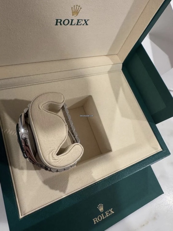 デイデイト40 フルーテッド プラチナ ブルーオンブレ（高級時計）の商品画像 - 査定依頼日：2026年4月22日 - 最高査定価格：12,700,000円