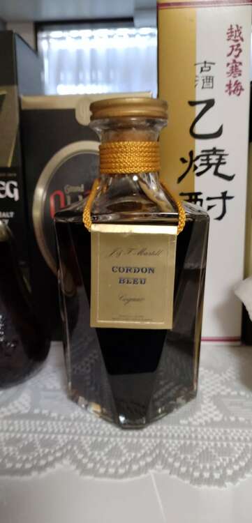 ブランデー マーテル （お酒）の商品画像 - 査定依頼日：2025年4月10日 - 最高査定価格：30,000円