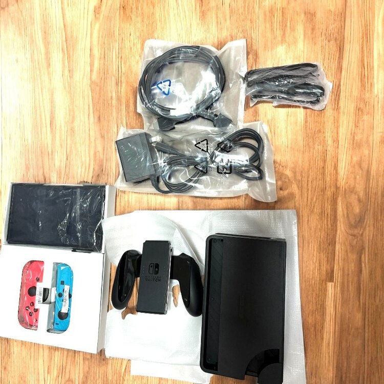 NintendoSwitch有機EL（ゲーム機本体・ゲームソフト）の商品画像 - 査定依頼日：2025年5月19日 - 最高査定価格：20,100円