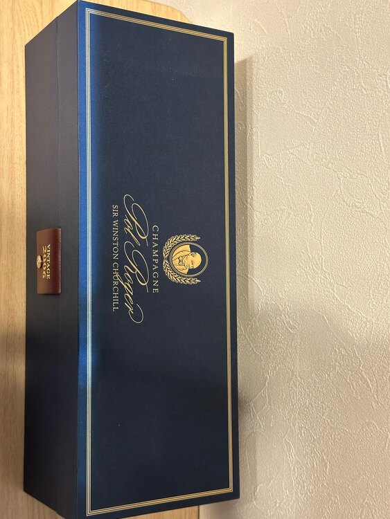 ポル・ロジェ　サー・ウインストン・チャーチル　2006（お酒）の商品画像 - 査定依頼日：2025年4月6日 - 最高査定価格：18,000円