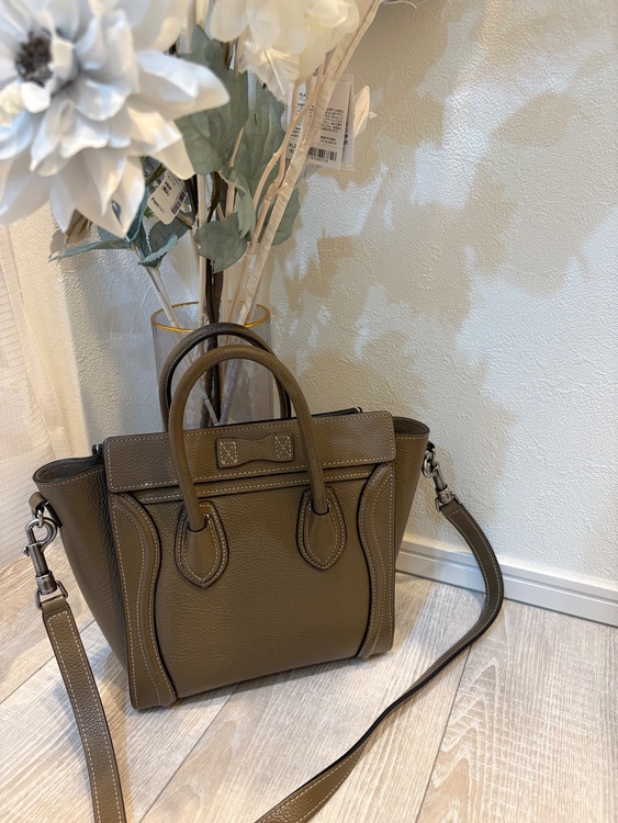 グレージュ ラゲージナノ　スリ（ブランドバッグ）の商品画像 - 査定依頼日：2025年12月22日 - 最高査定価格：100,000円