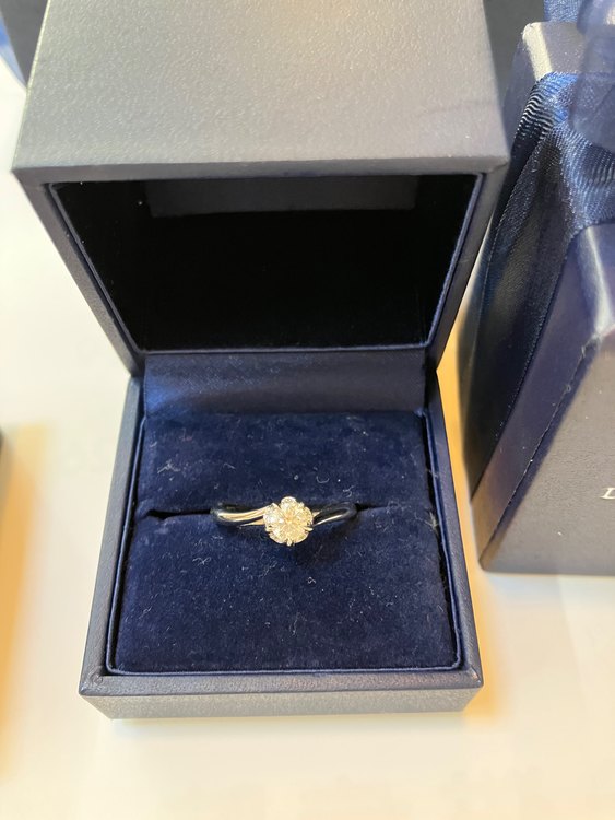 ダイヤモンドシライシ　婚約指輪　結婚指輪（金・貴金属）の商品画像 - 査定依頼日：2023年2月1日 - 最高査定価格：38,000円