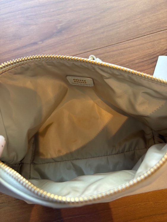 ギャバジンポーチ　レザーコードつき（ブランドバッグ）の商品画像 - 査定依頼日：2026年5月17日 - 最高査定価格：75,000円