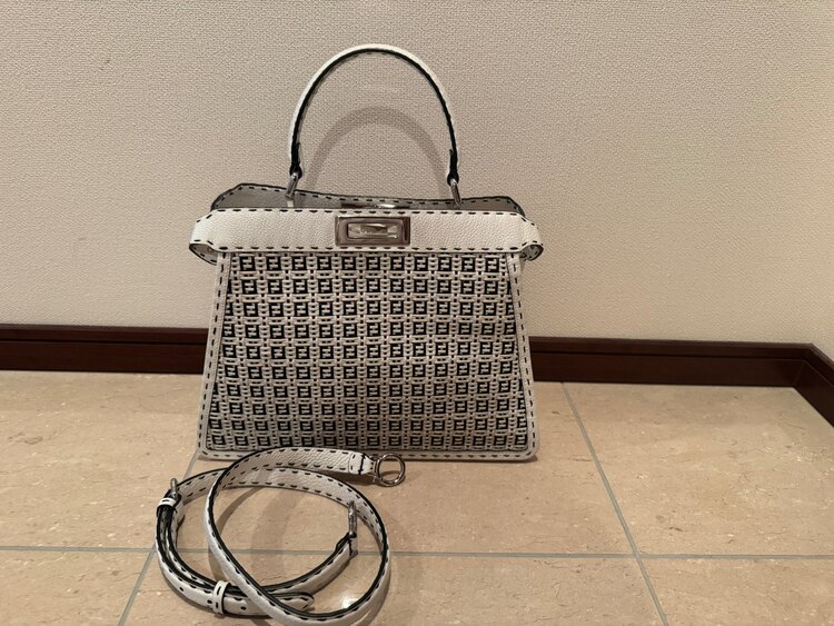 FENDI ピーカーブー（ブランドバッグ）の商品画像 - 査定依頼日：2025年4月9日 - 最高査定価格：300,000円