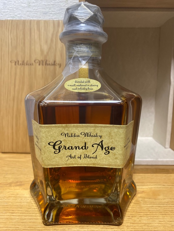 ②ニッカウイスキーグランドエイジ　特級　660ml 45％（お酒）の商品画像 - 査定依頼日：2025年8月21日 - 最高査定価格：13,000円
