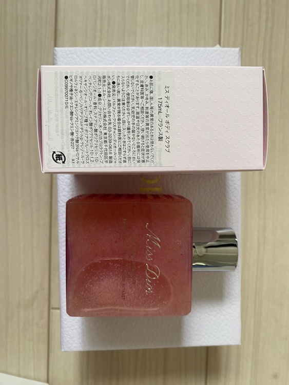 ミスディオールボディースクラブ（コスメ・美容・健康器具）の商品画像 - 査定依頼日：2025年6月6日 - 最高査定価格：2,000円