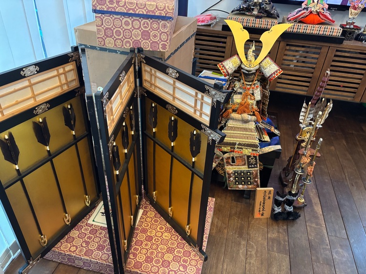 五月人形　上原玉鳳作　飛鳥　12号　大鎧（美術品・骨董品）の商品画像 - 査定依頼日：2025年11月25日 - 最高査定価格：2,000円