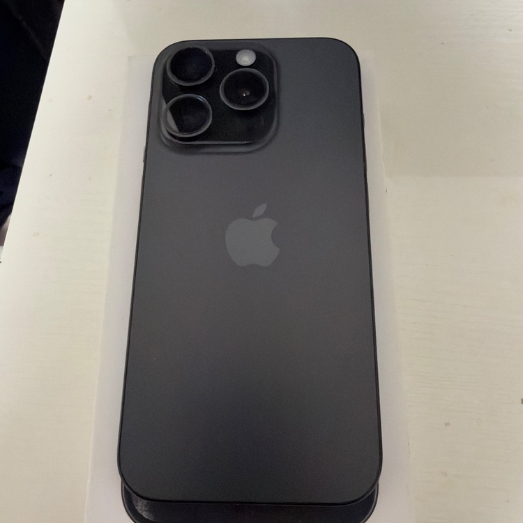 iPhone iPhone 15 Pro 128GB au（スマホ）の商品画像 - 査定依頼日：2026年9月29日 - 最高査定価格：72,000円