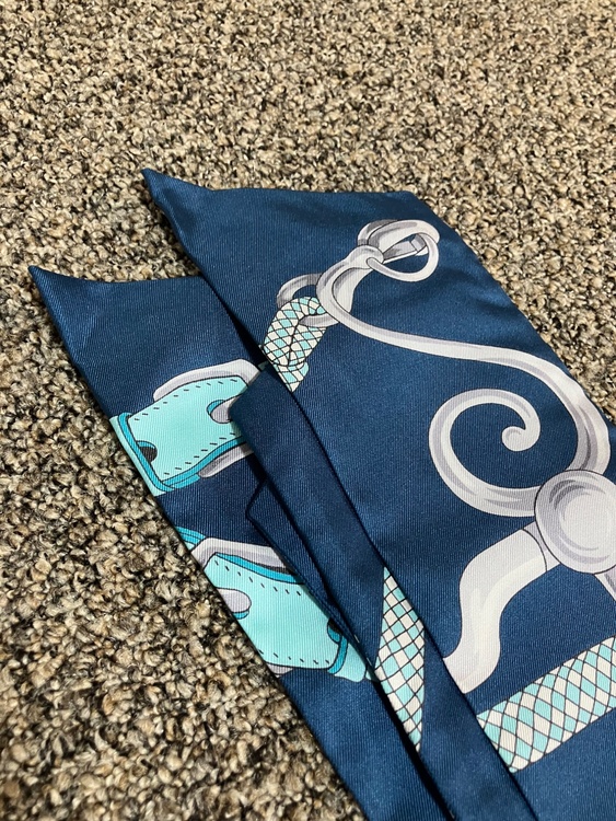 スカーフ（古着・ファッション）の商品画像 - 査定依頼日：2025年12月16日 - 最高査定価格：8,000円