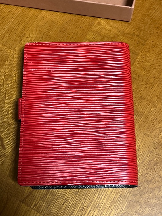 エピ 手帳カバー （ブランド財布・小物）の商品画像 - 査定依頼日：2025年10月12日 - 最高査定価格：10,000円