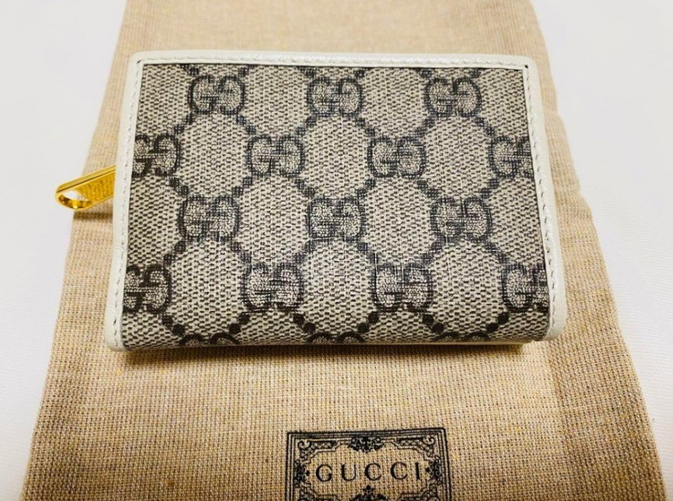 三つ折り財布（ブランド財布・小物）の商品画像 - 査定依頼日：2026年4月18日 - 最高査定価格：17,000円