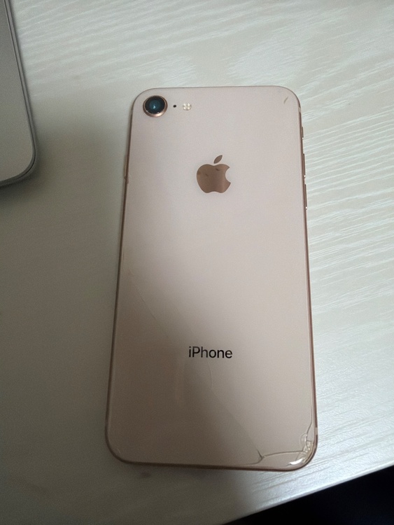 iPhone iPhone8 64GB SIMフリー（スマホ）の商品画像 - 査定依頼日：2026年9月16日 - 最高査定価格：1,000円