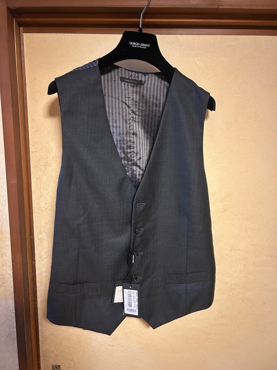 ジョルジオアルマーニ　スーツ　3ピース（古着・ファッション）の商品画像 - 査定依頼日：2025年10月24日 - 最高査定価格：3,000円