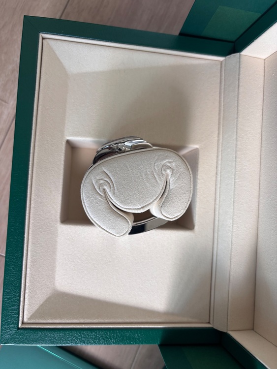 オイスターパーペチュアル28mm（高級時計）の商品画像 - 査定依頼日：2025年7月20日 - 最高査定価格：1,080,000円