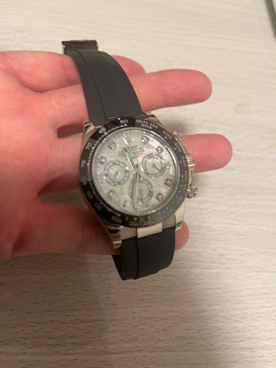 ロレックス デイトナ 116519lnn（高級時計）の商品画像 - 査定依頼日：2025年6月8日 - 最高査定価格：6,000,000円